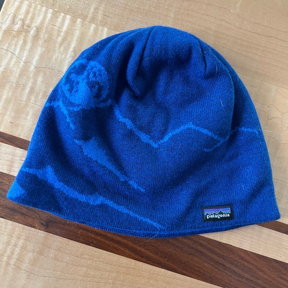 Patagonia Beanie - Reversible Wolf Howling at the Moon - Picture 2 of 3